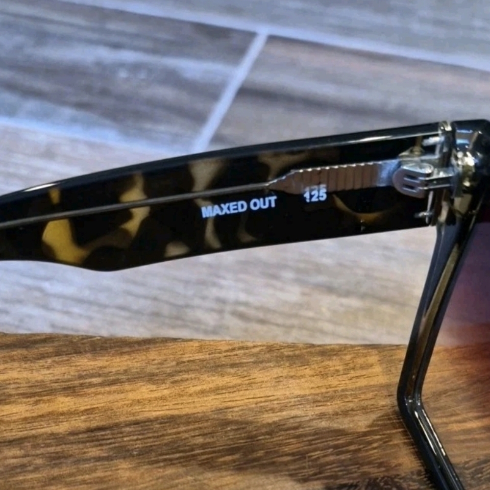 Quay Maxed Out Square Stud Detail Sunglasses in Faded Camo, Excellent Pre-Loved - Picture 12 of 13